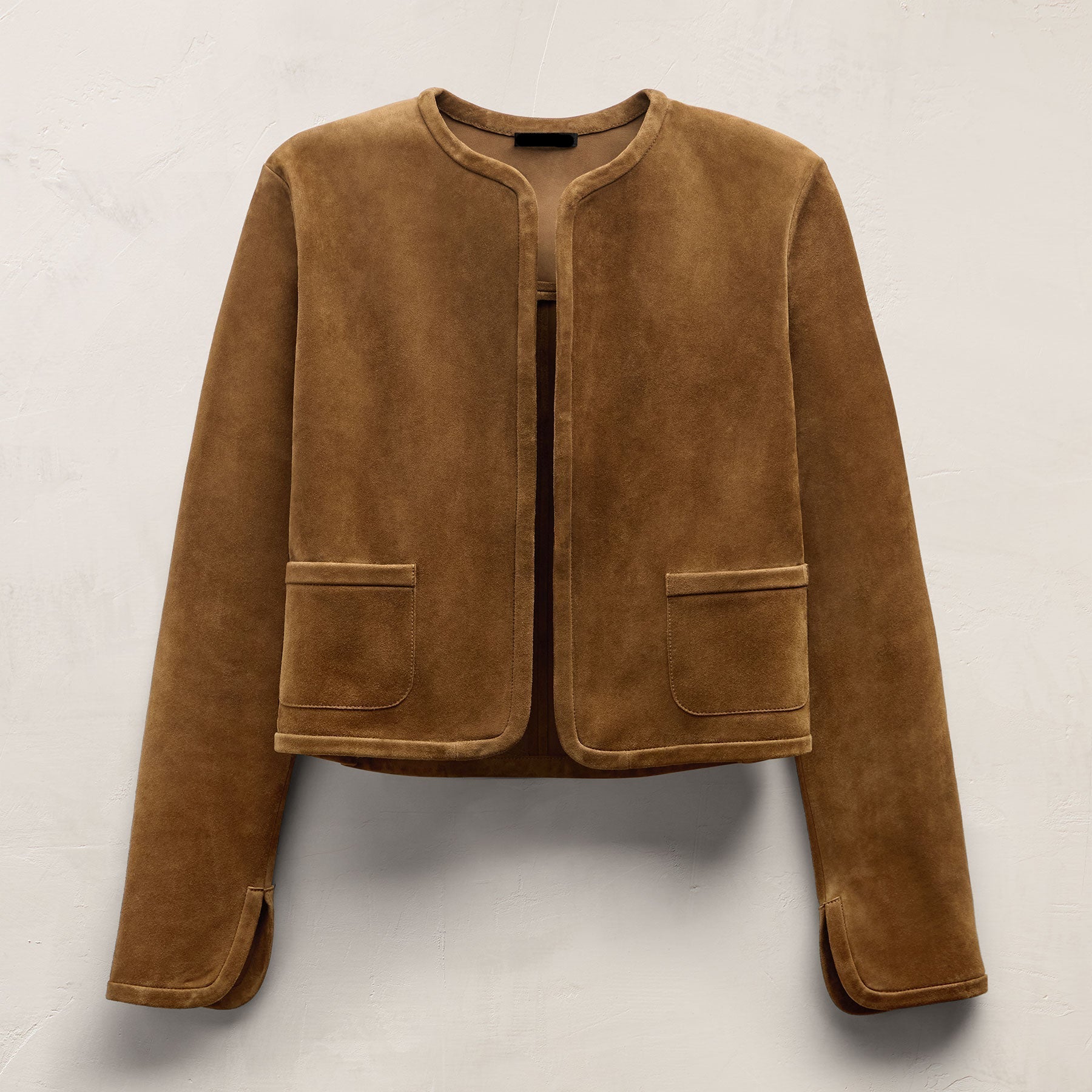 Veste courte en daim ouverte – Tabac