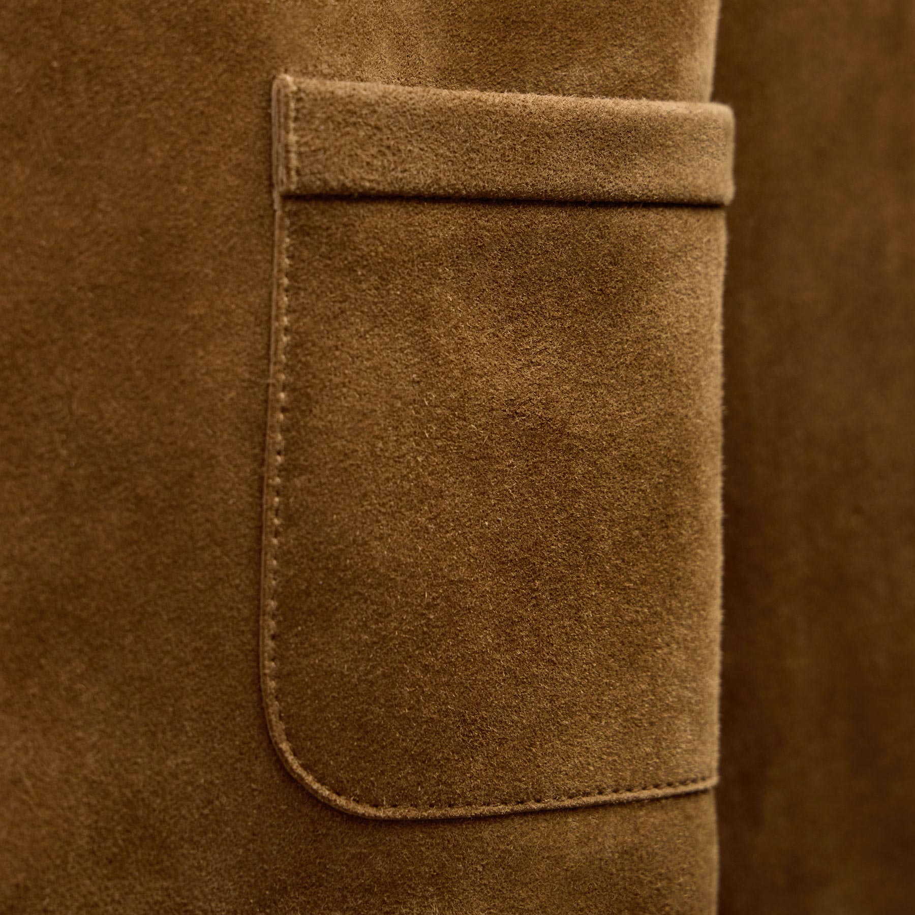 Veste courte en daim ouverte – Tabac
